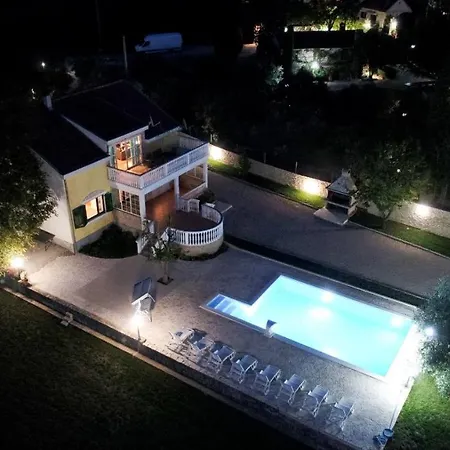 Sime Vacation House 度假居