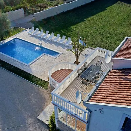 Sime Vacation House *