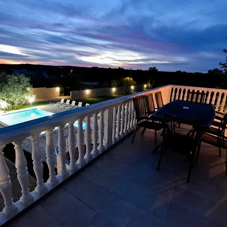 Sime Vacation House Holiday home Polaca