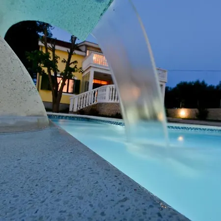 Sime Vacation House *