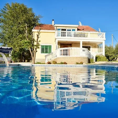 Sime Vacation House *